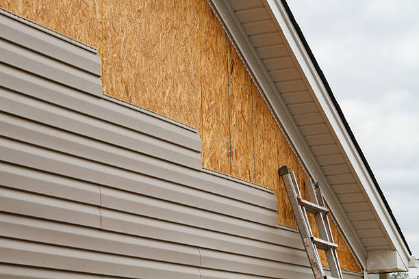 Professional Siding Installation technician working in Mount Prospect, IL